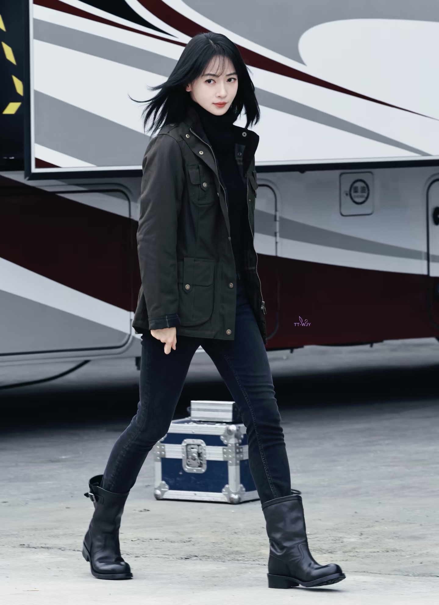 吴谨言 那是别的价钱 吴谨言新剧路透allback 穿搭好酷，这个周燕成功把我迷