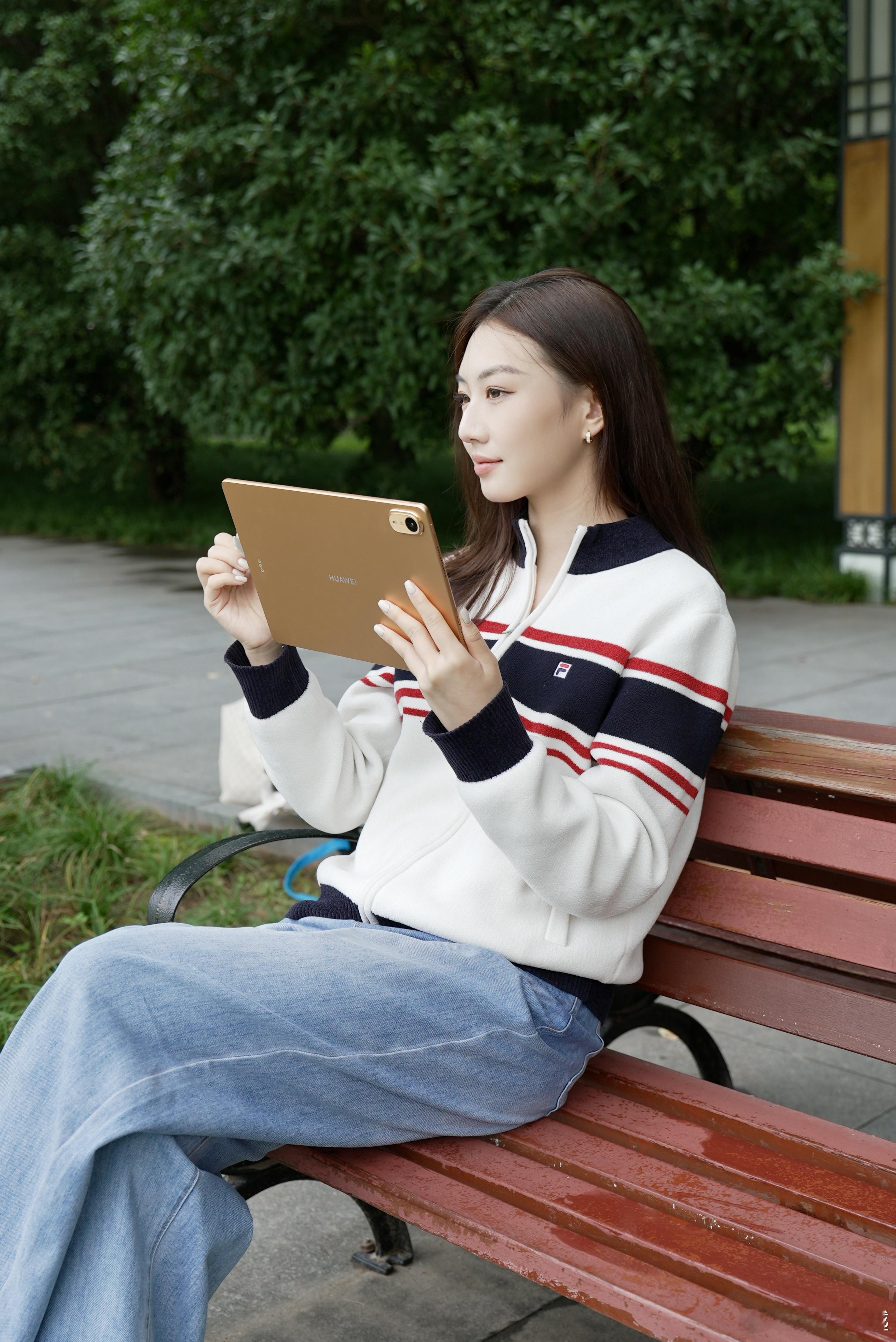 带着全新华为MatePad Air Z走进校园，邀请羔羔同学拍了一组校园教室图赏