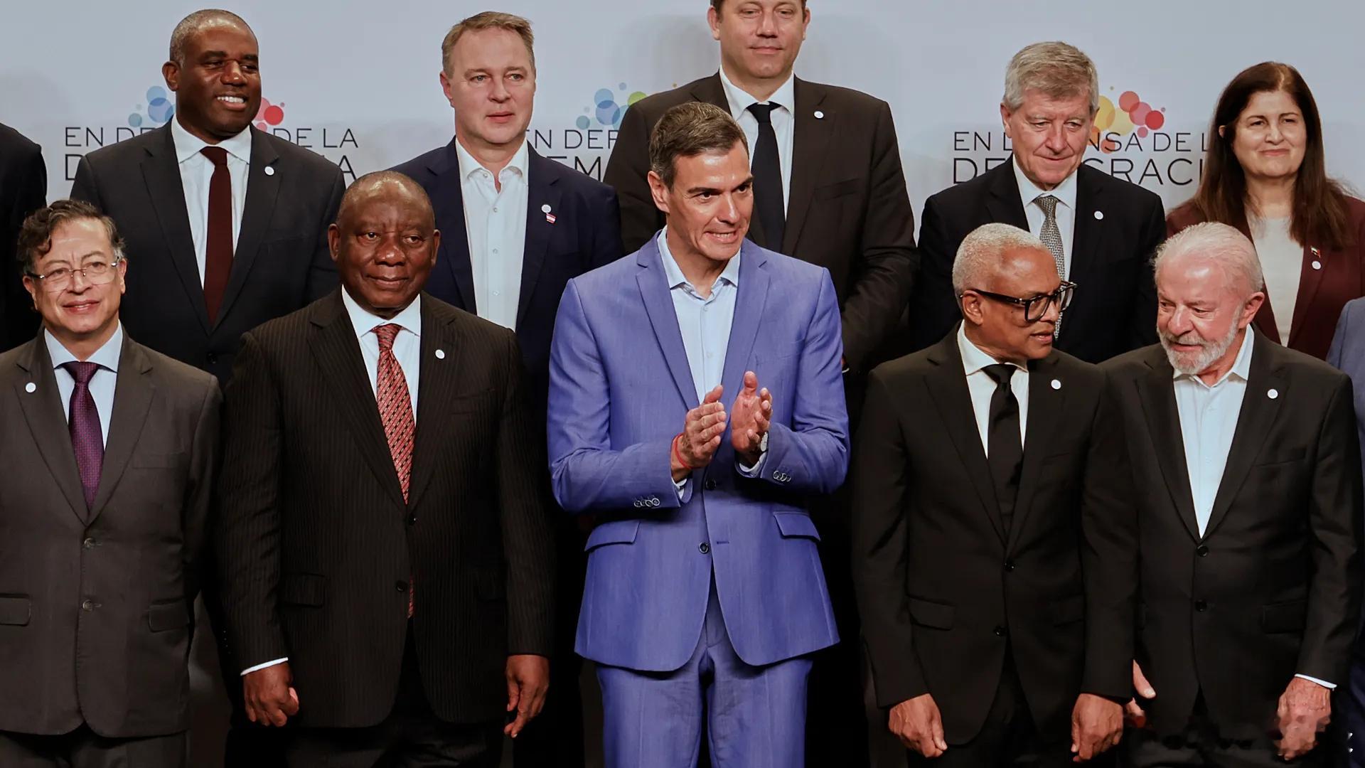 【西班牙总理桑切斯组建反特朗普联盟】（EuroNews）西班牙首相在巴塞罗那主持