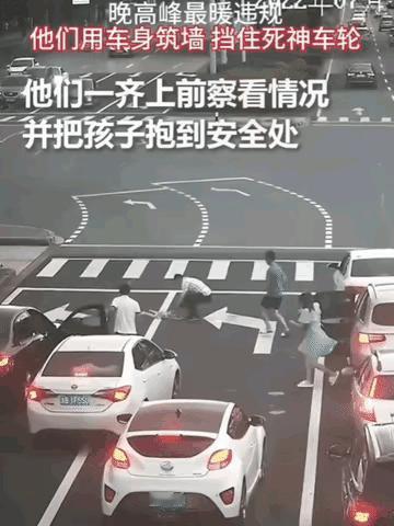 当车门同时打开的那一瞬间，我感动的稀里哗啦！ ​​​