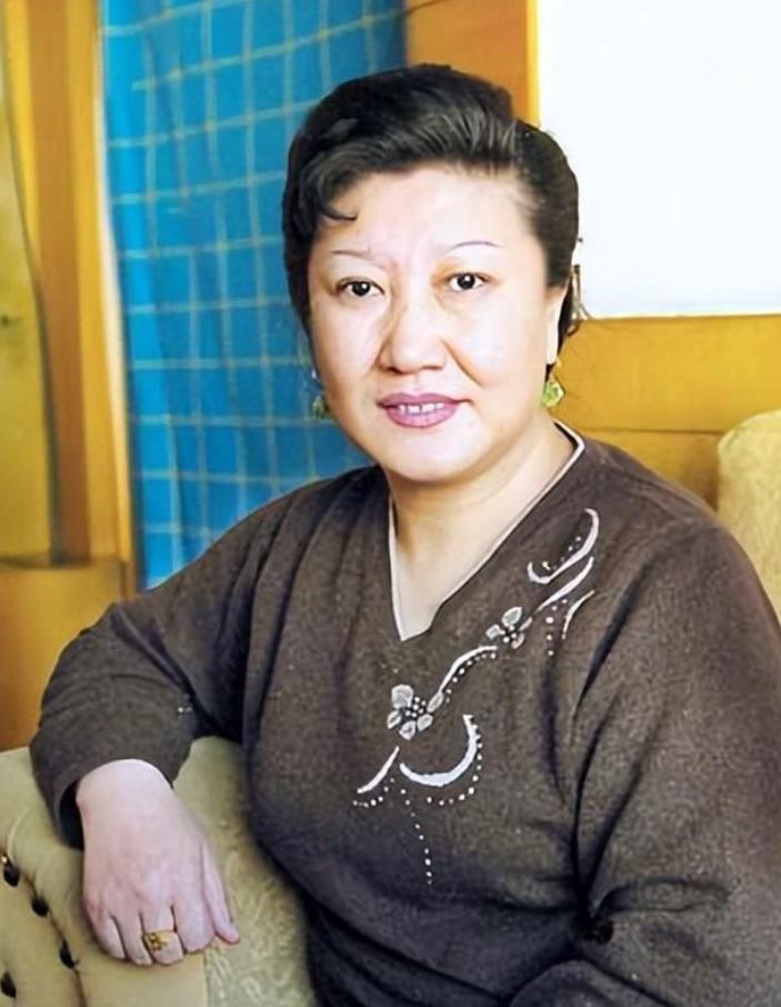 2005年，高秀敏突发疾病去世，留下了长春、北京、珠海的七套房子和巨额的存款。长