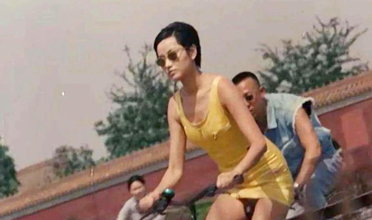 翻红这事儿，真不是没道理的！
最近刷到瞿颖早年的照片，好家伙，我算是明白她为啥又