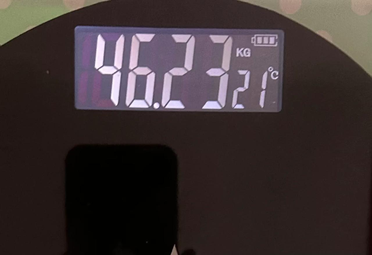 瘦的核心是少吃，要持续的少吃，一鼓作气冲到目标体重。尤其小基数多吃一口都不会掉，