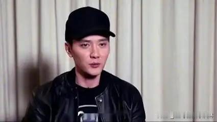 冯绍峰没有直接否认新恋情，按照这种说辞，感觉像是真的，不过网传女方是演员周麟嘉，
