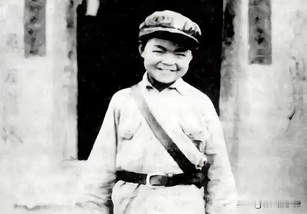 1955年授衔罕见一幕！29岁中校军龄22年，入伍时年仅7岁，全军仅此一人
 