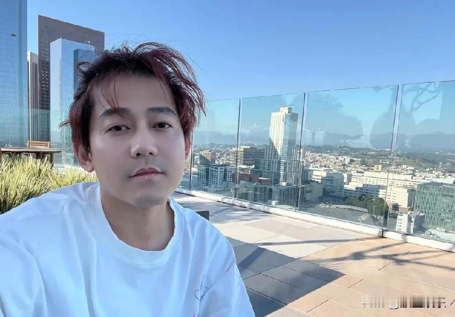 苏醒
去过印度人的理发店之后
头发再凌乱我也不在国外做头发了