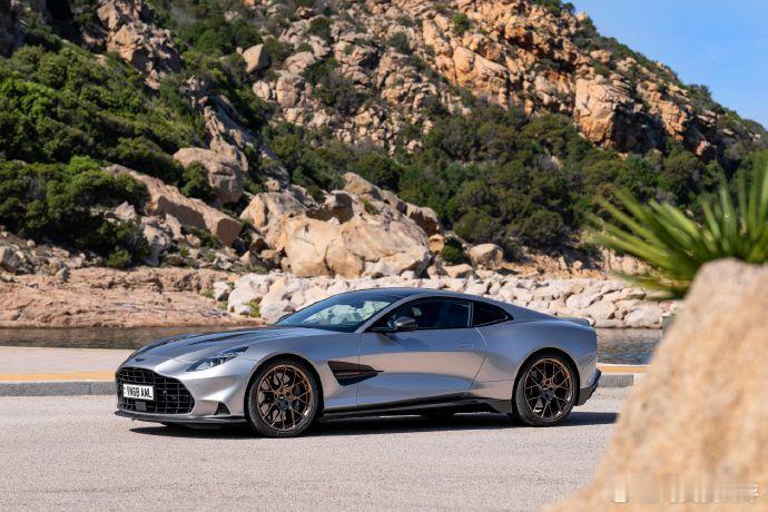 【Aston Martin Vanquish】阿斯顿马丁Vanquish拥有真正