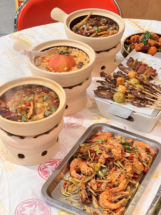 在长沙夜宵街杀疯的湘西烧烤…辣到嗦手指！