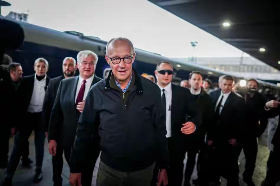 欧洲人突然发现俄乌战争没把乌克兰搞乱，没把俄罗斯搞乱，却把欧洲各国先搞乱了。继英
