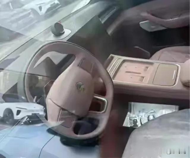 蔚来终于大气一回！图2⃣️描述充满遐想，蔚来会一下子给这么多吗？一个说下放，一个