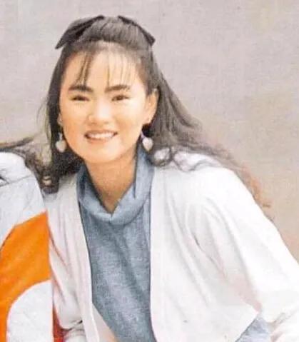 这是造型的效果还是…？
单看图1你认得出她是伊能静吗？