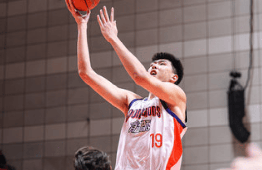 媒体人：不得不佩服朱芳雨坚持在三拿到徐昕未来可回购条款