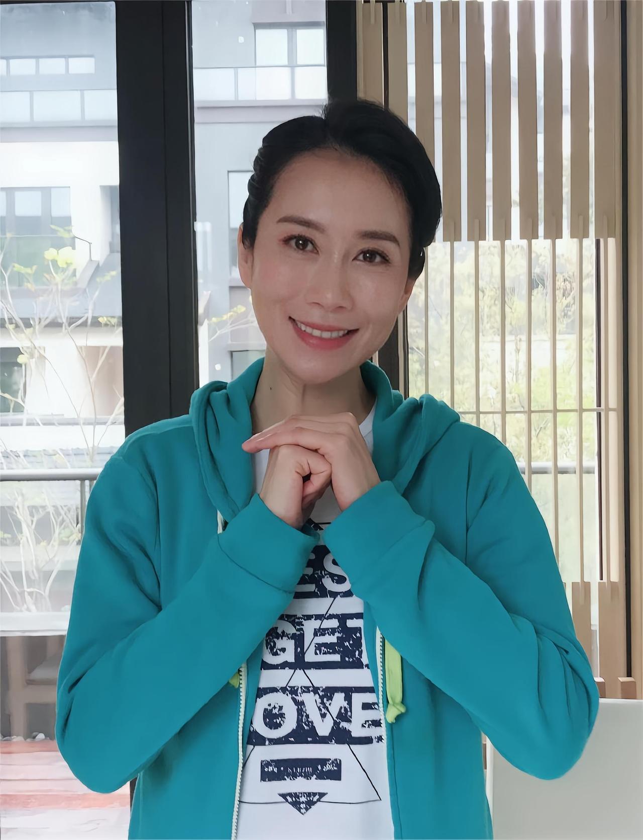谁当年没被《错爱一生》里的顾忆罗留下过童年阴影啊，温峥嵘那张冷感十足的脸，演起偏