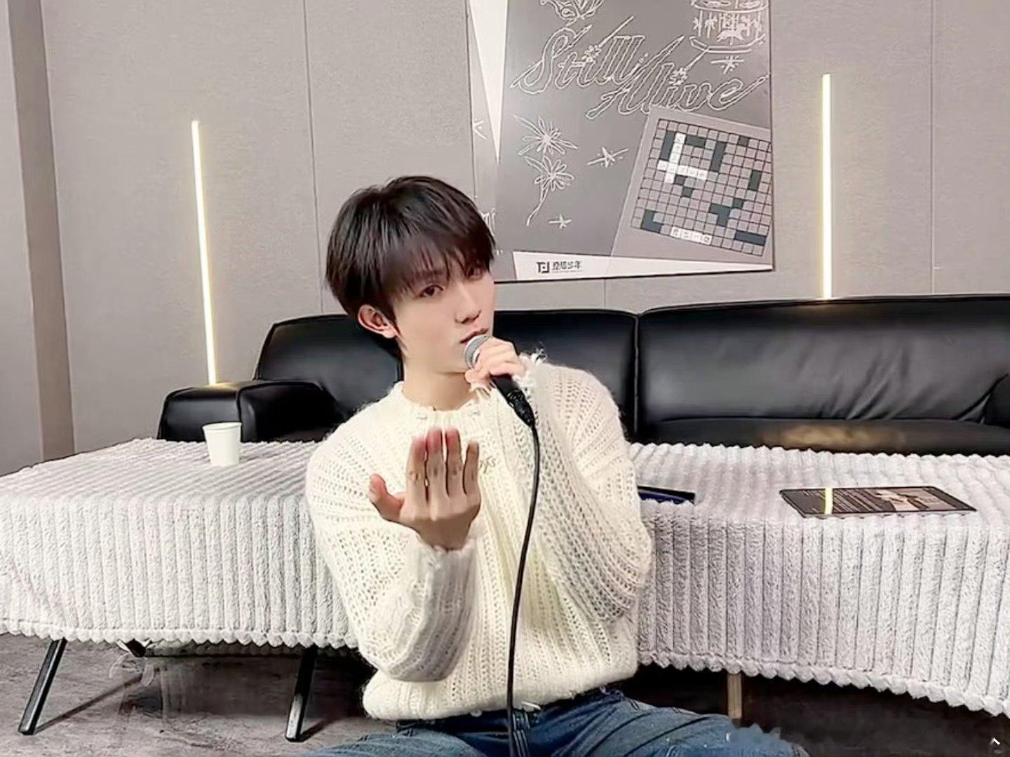 苏新皓预告自制vlog苏新皓不好意思了 被弹幕一句“勾引一下”直接整害羞的小苏也