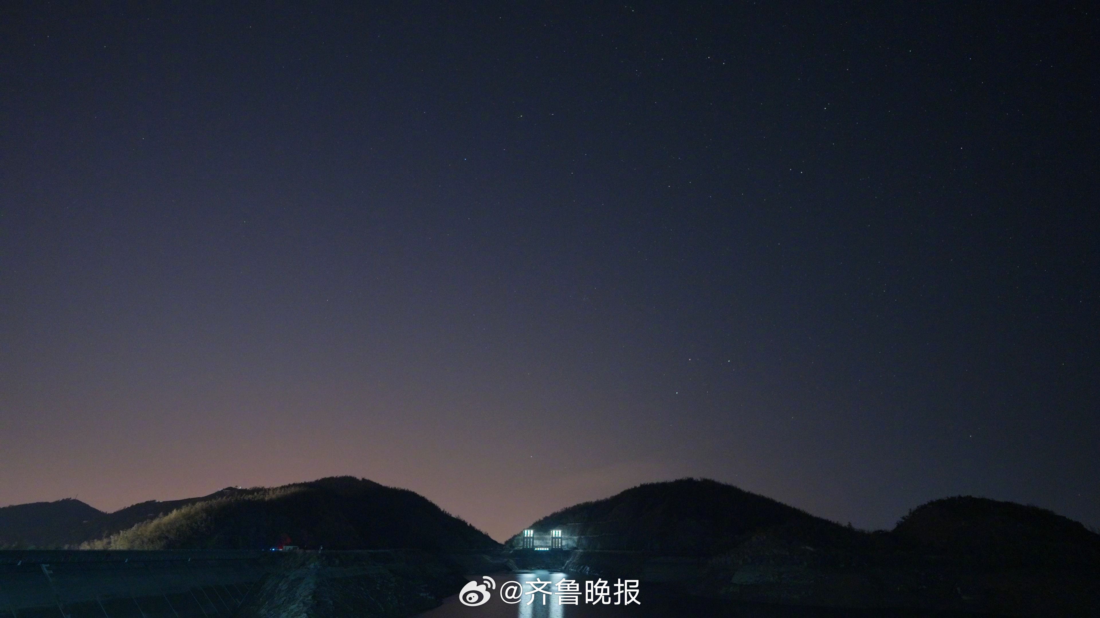 别急着让生活给予所有的答案，沉下心来默默蓄力。#晚安# ​​​