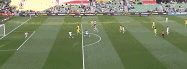 林良铭状态真好，下半场替换上场后能拼能突，带来场面风云突变。

开场1分钟，又是