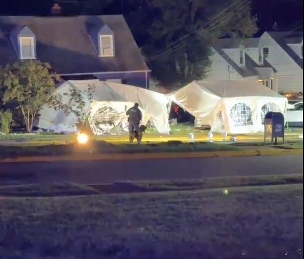 【美国马里兰州惊传车辆撞入帐篷　11人重伤】海外新鲜事 美国马里兰州乔治王子县布