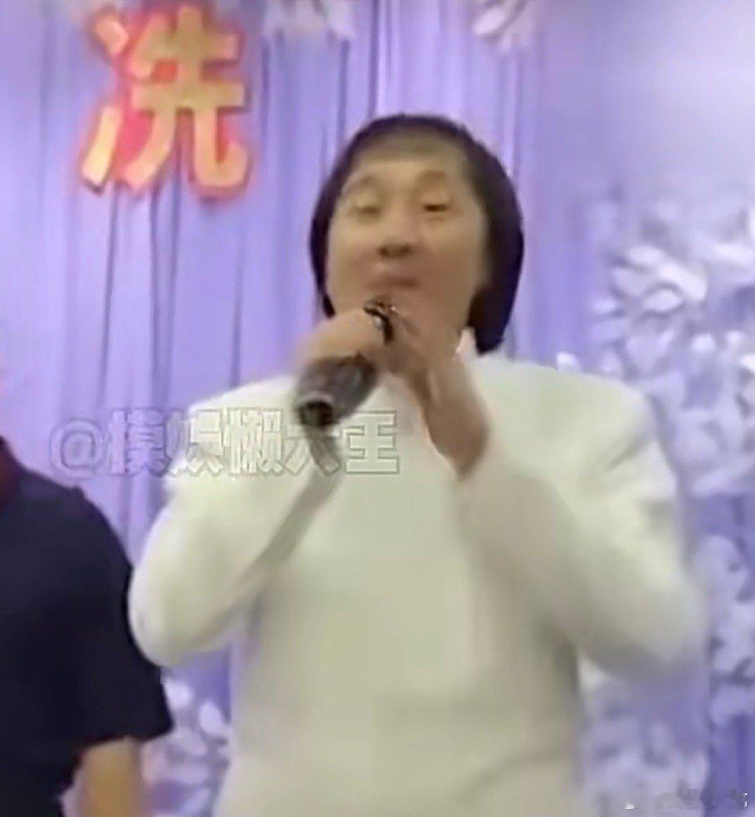 记者内心：我是谁我在哪，采访采到黑帮老大了，压迫感直接拉满，太有戏剧感✨采访采到