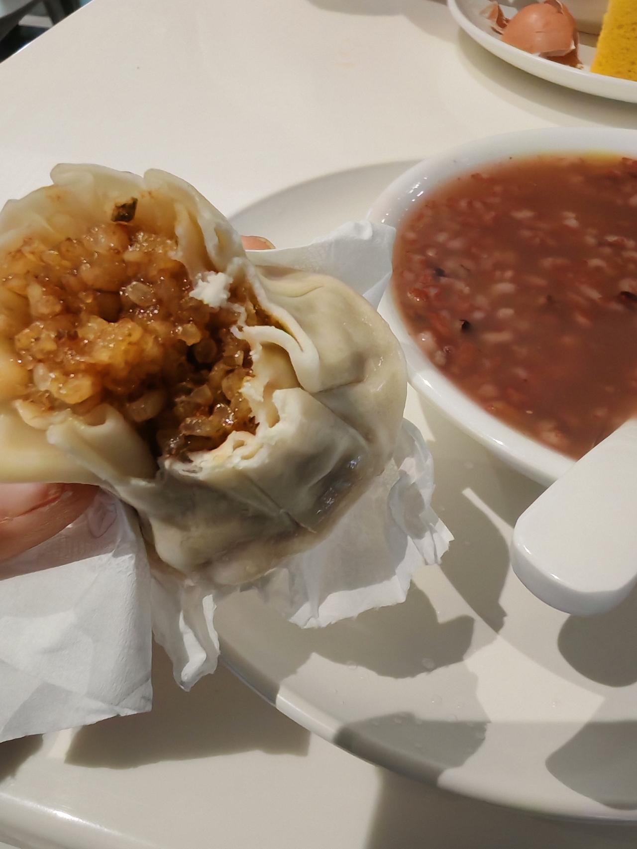 做的为什么不熟你？


本来很想吃的，拿到一看居然不熟，还是肉的，凉的特别难吃的