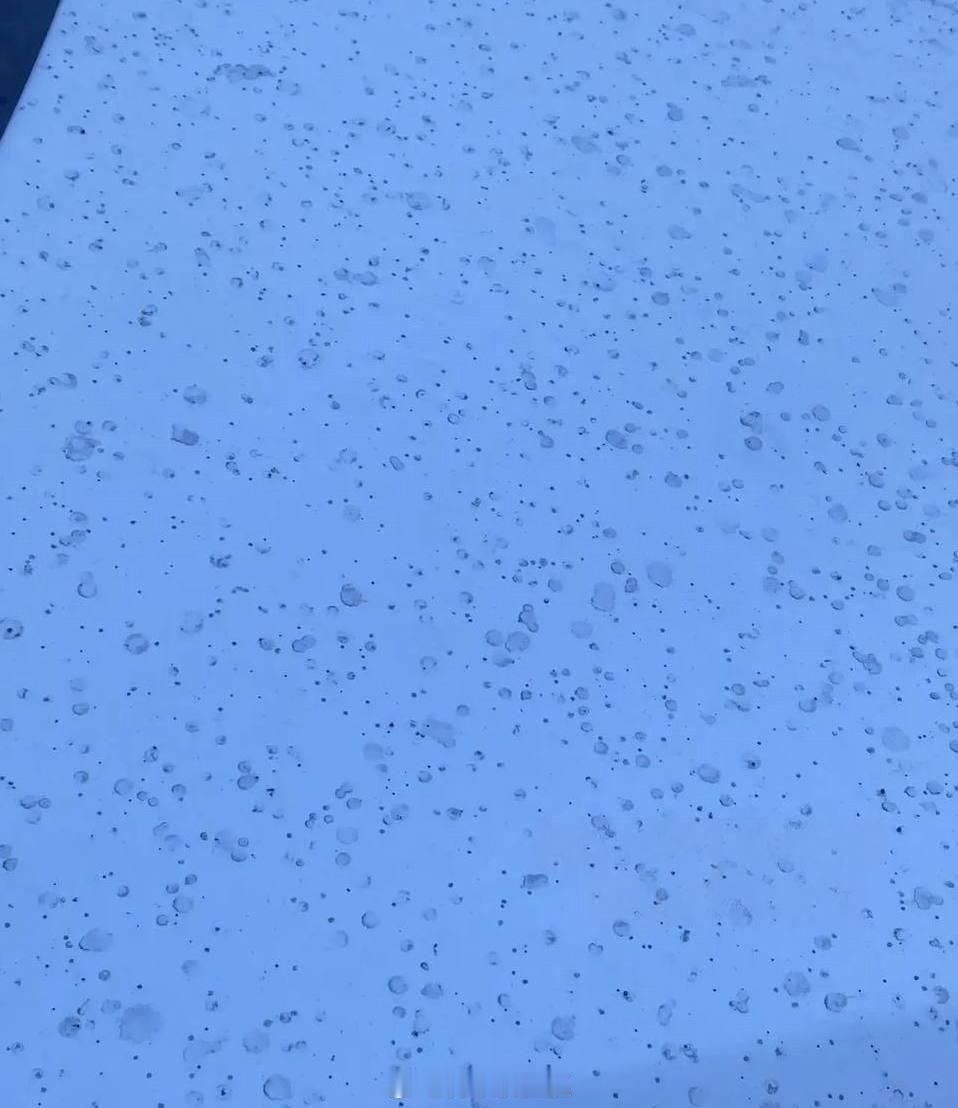俄乌冲突 连“上帝”都在帮普京梁赞上空的雨水赐予俄罗斯人一场石油雨。 
