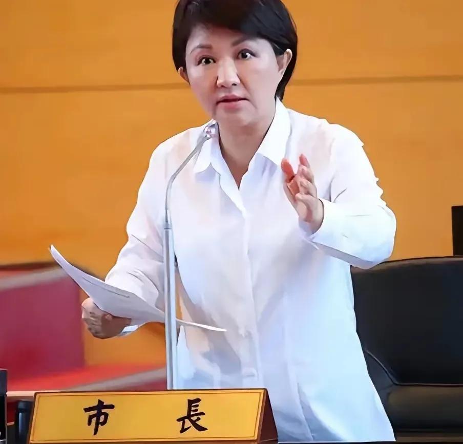 卢秀燕真是白瞎了当了这么多年的市长，不自量力，连基本的“实力”是啥都不懂。竟然在