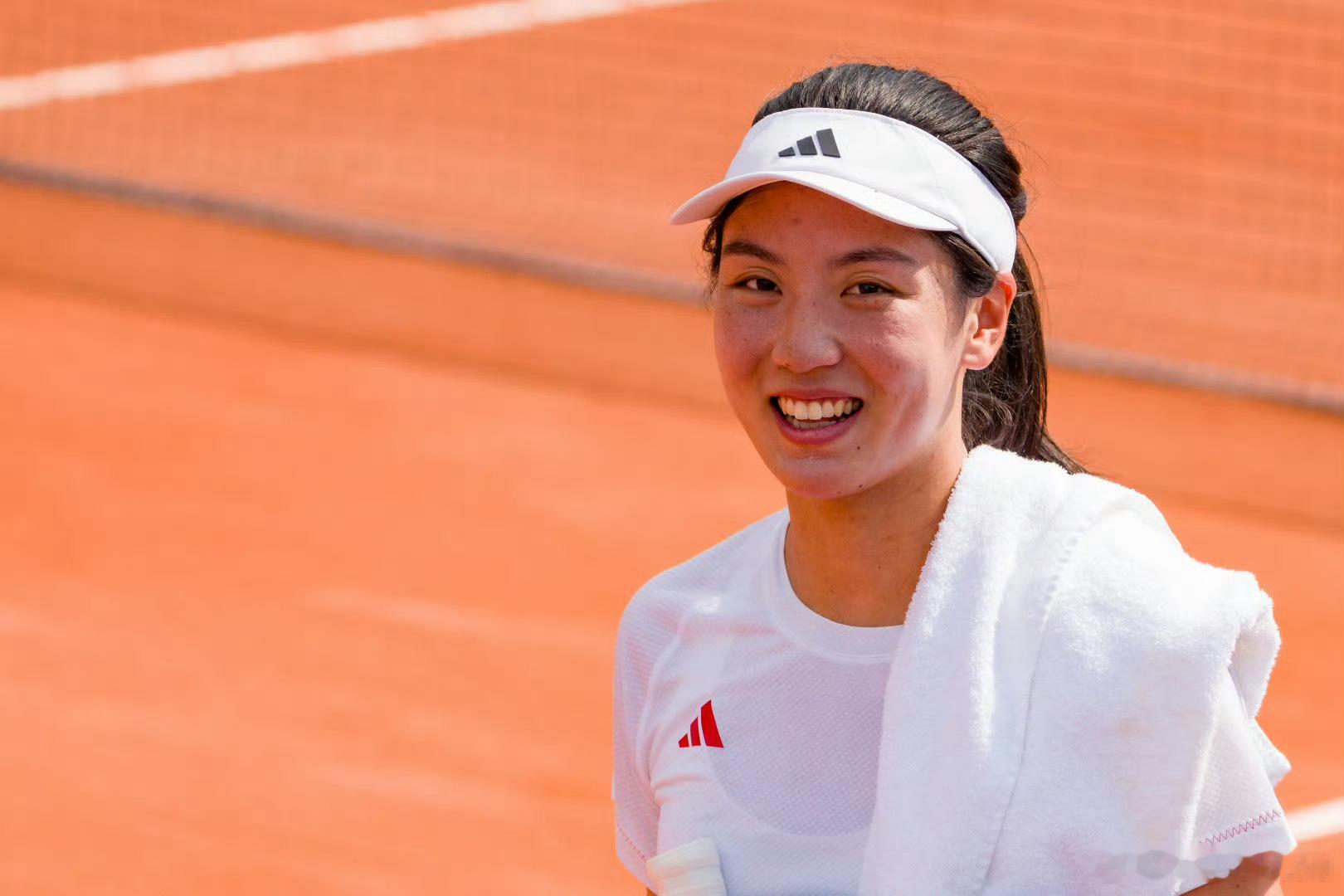 看不过来看不过来，真的看不过来[二哈]幸福的烦恼🎾网球:王欣瑜和王曦雨都闯过单