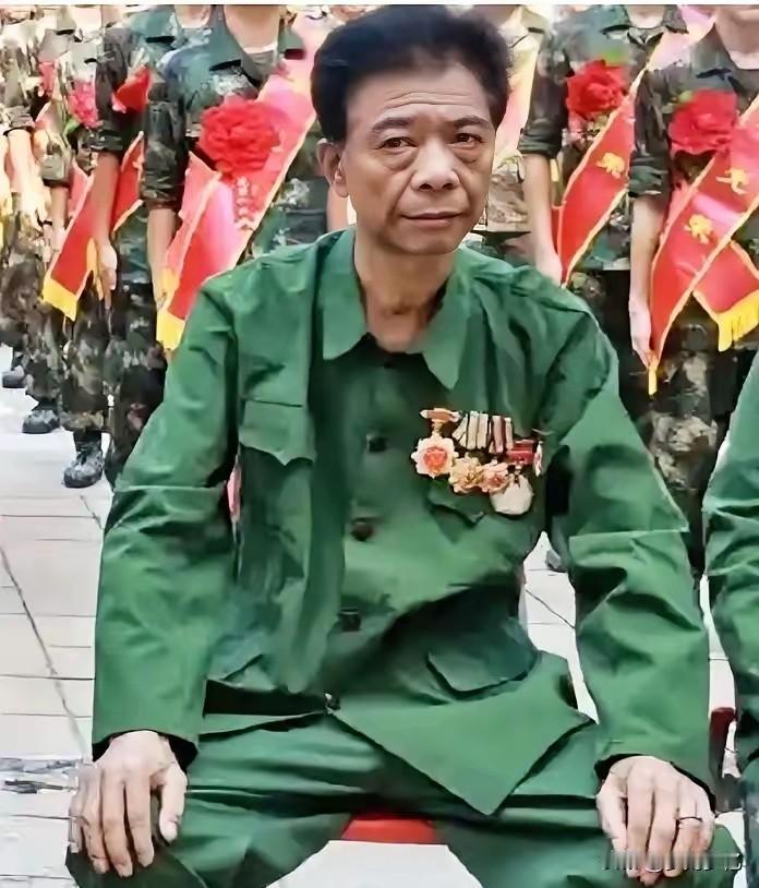 全身负伤230处仍死战！一级战斗英雄何相孟，坦克兵里的铁血硬汉
 
中央军委授予