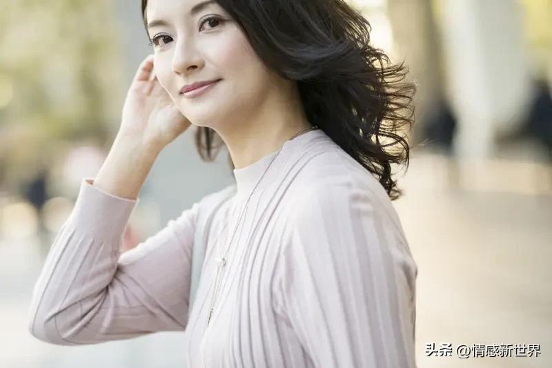 五十岁女性最容易爱上哪种男人? 五十岁女性最容易爱上哪种男人？还真不是只看钱。