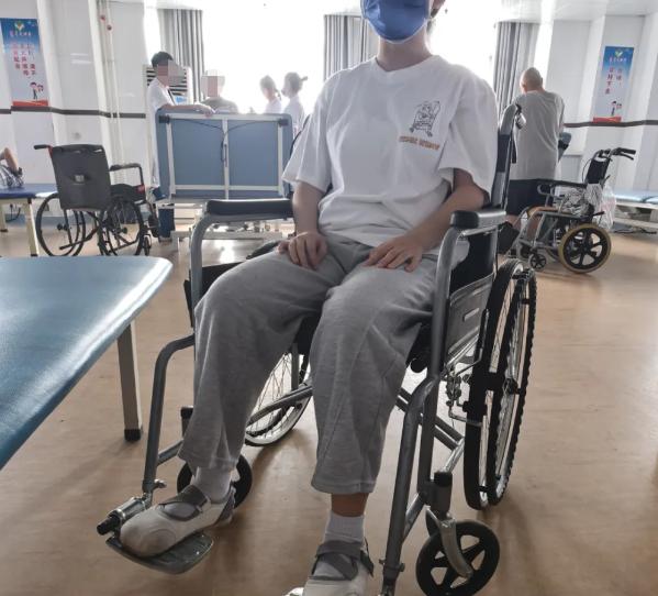 “悲剧还是发生了！”江苏南京，一28岁小伙打完篮球后，突然感觉右侧肢体无力，甚至