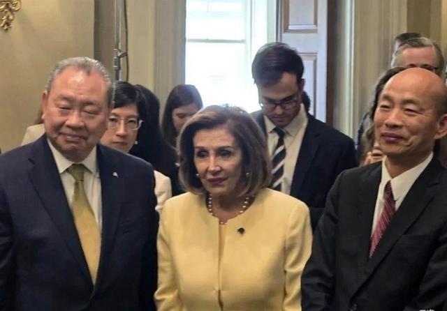韩国瑜 见的为什么是佩洛西？

韩国瑜到 美国 ，见到的却是佩洛西。佩洛西是 民