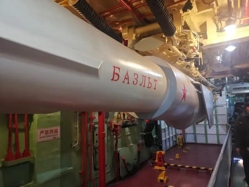 专家：朝鲜8700吨巨艇杂糅苏韩设计 美国本土已入射程：朝鲜8700吨级弹道导弹