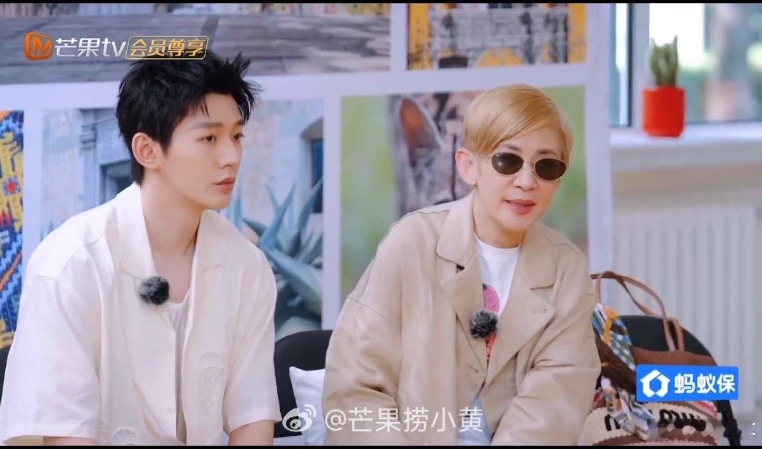 吴君如眼神就没离开邓为花少这段太有意思！吴君如目光全程锁定邓为，听说他录完就要去