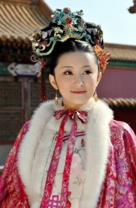 1725年，14岁的乾隆被安排第一个试婚宫女，侍寝后让他终生难忘，她身着薄纱衣裳