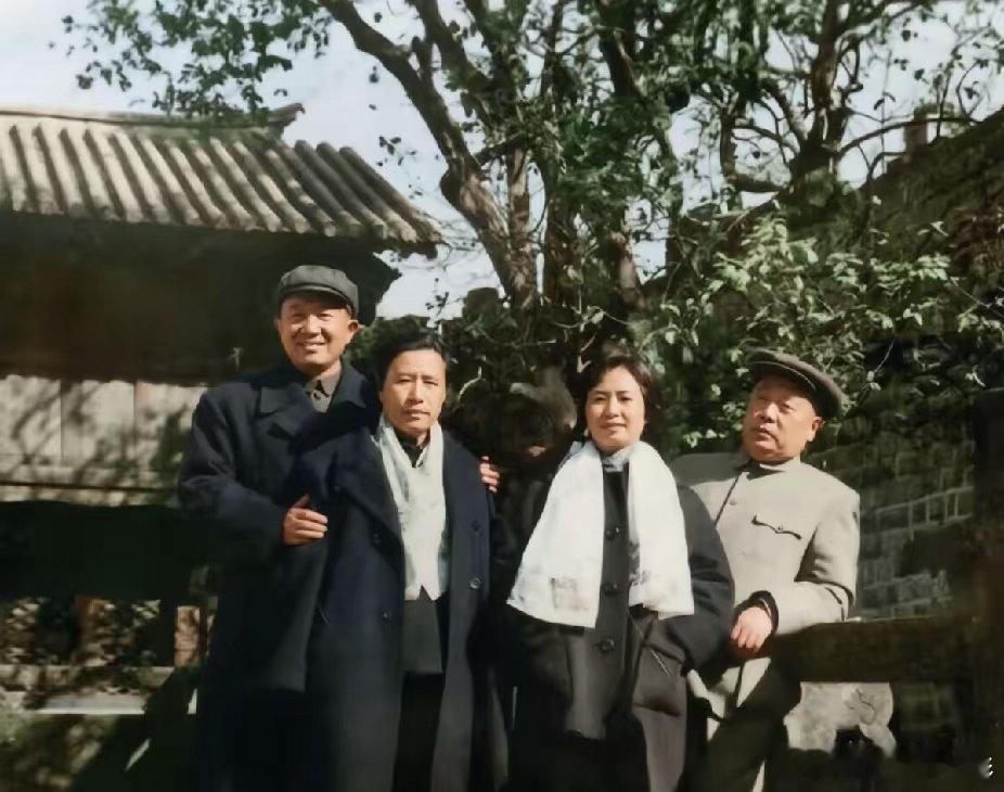 摄影人  窗外的景色。（图片来自网络分享）一个人之所以会快乐，不是他拥有的多，而