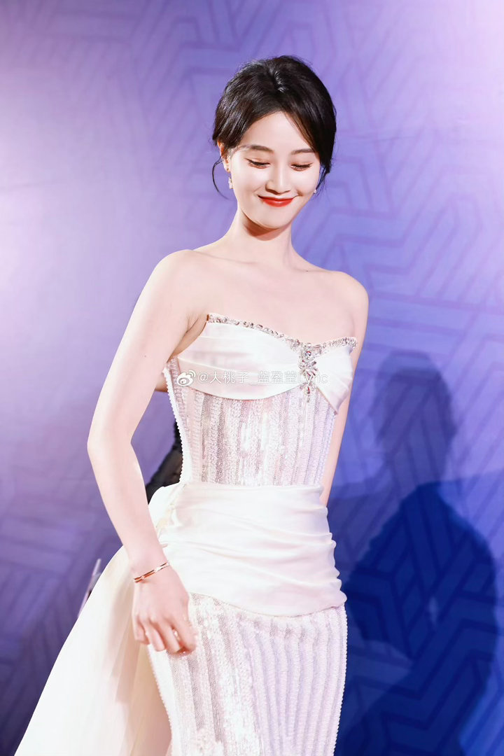 蓝盈莹先锋浪潮单元最佳演员蓝盈莹亚洲艺术电影节获奖感言恭喜蓝盈莹！凭《多幸运遇见