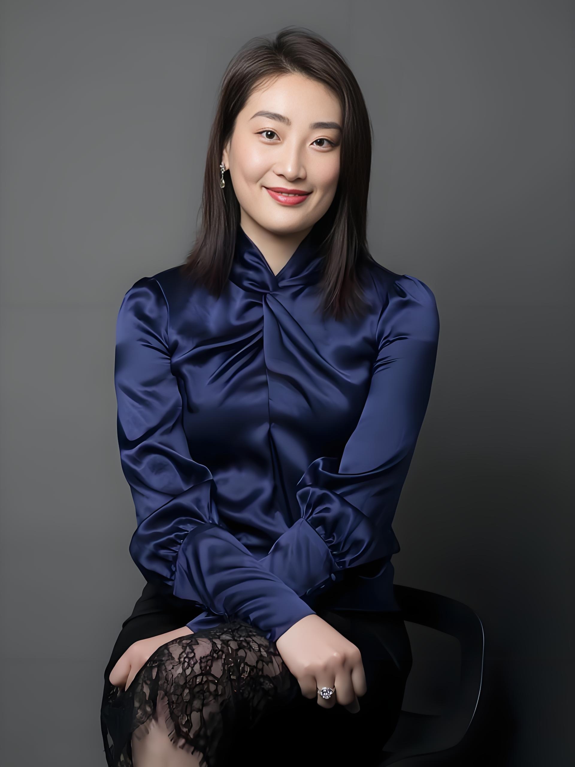 宗馥莉已经辞职这已不是第一次辞职吧，或许只是保护性的措施之一吧，我还是挺希望她取