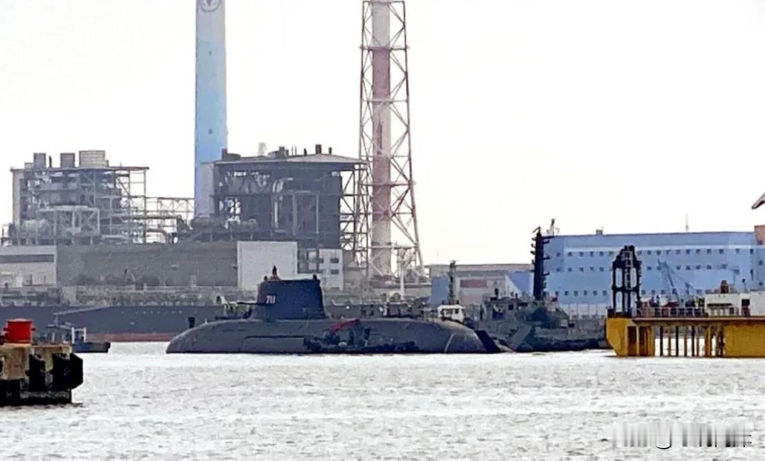 台湾当局大肆炒作其首艘“国造潜舰”原型舰海鲲号泊港测试一事，声称该舰的建设已经进