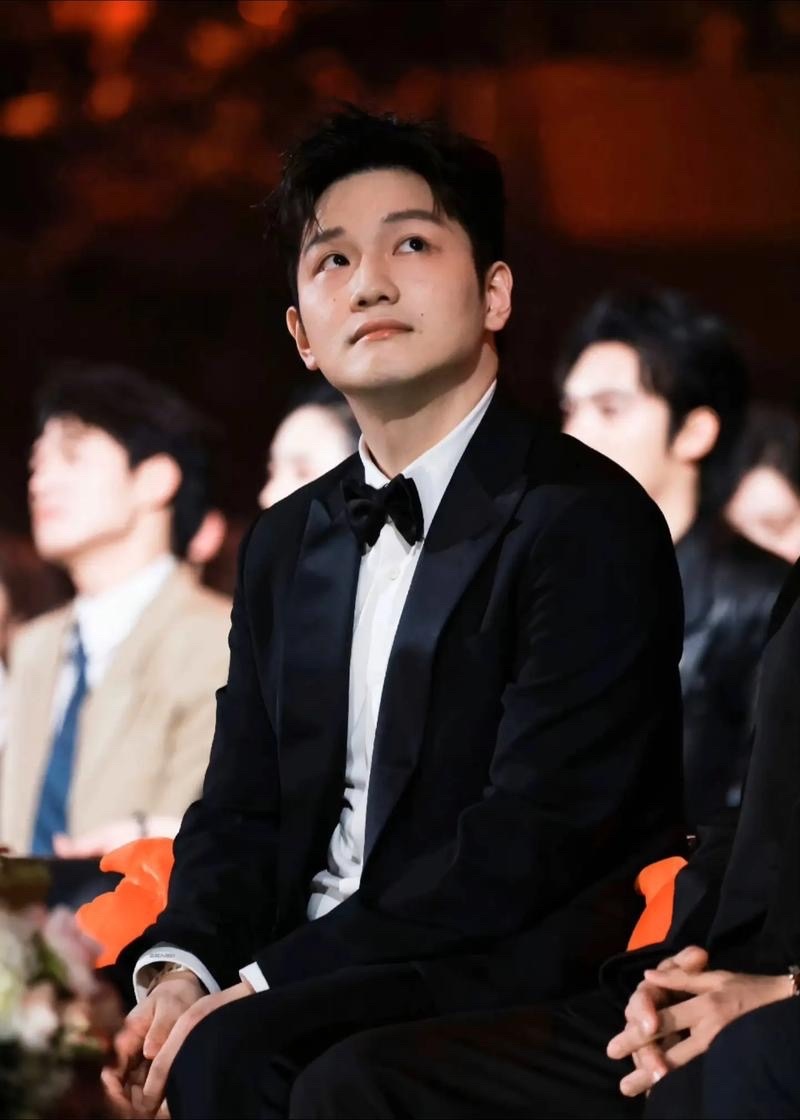 FZD微博之夜的西装东 太帅了 