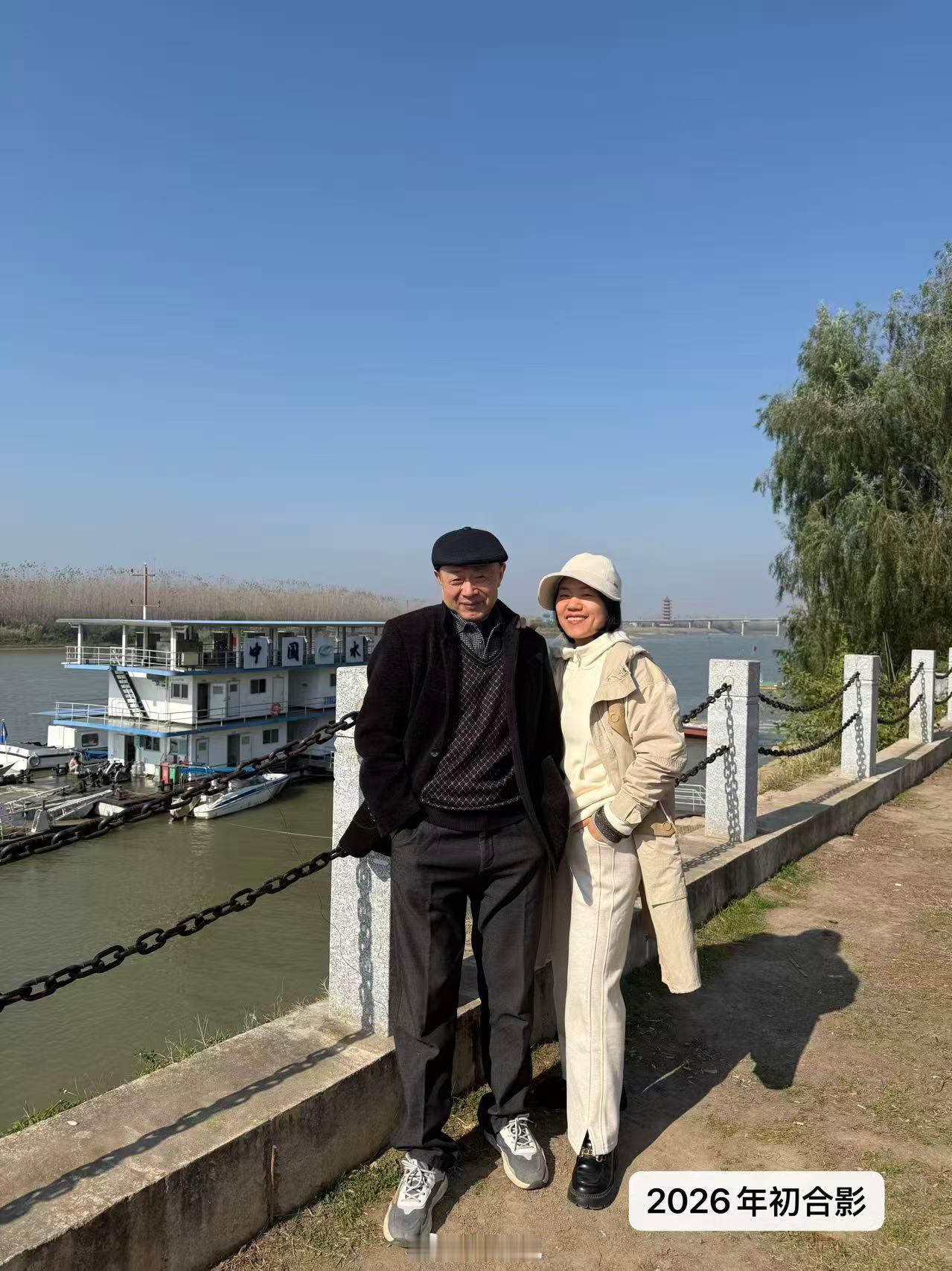 前几天，跟我爸聊天。我爸说自己没啥文化。我说：开什么玩笑？~~很多读过书的人，不