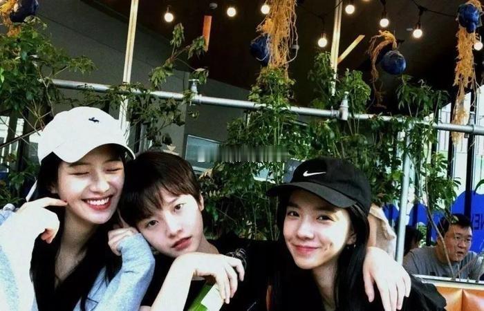 三里屯姐妹这资源，真的把内娱00花看酸了[狗头]李庚希、庄达菲、向涵之这三位，自