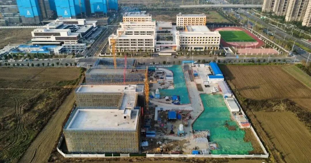 【明年7月竣工！新增1080个学位！】近日，襄阳五中实验小学项目4栋单体建筑全面
