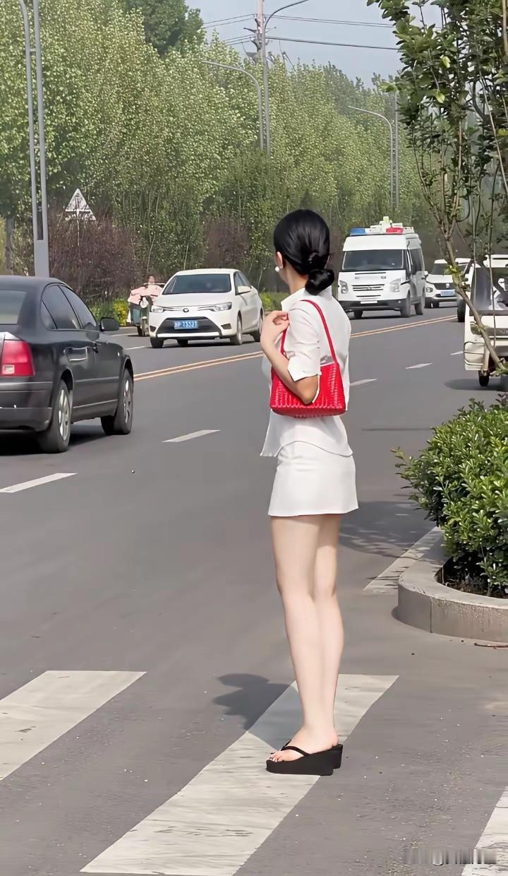 弟妹生病我借出去四万，都五年了还没还，出院我还包了6666的红包。这钱借出去容易
