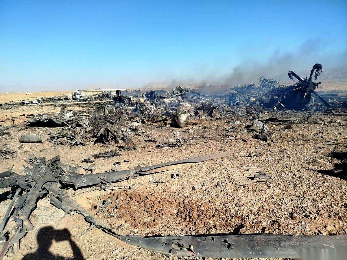 这场所谓“史上最大胆救援”的完美神话，被一张照片彻底撕成了碎片。
原本，那是一场