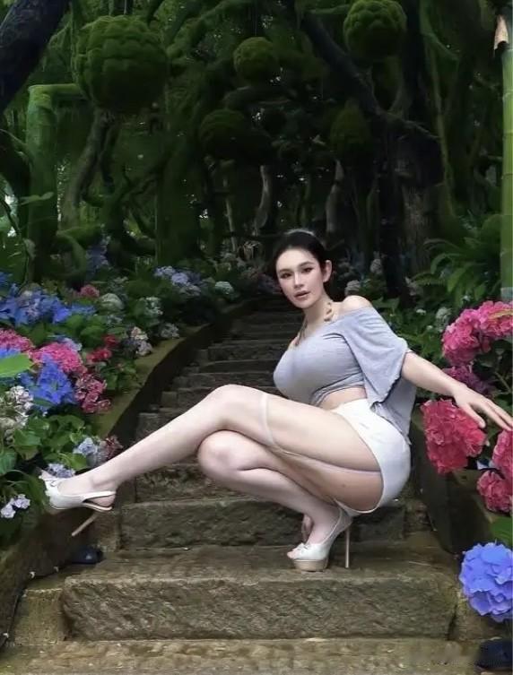 不懂就问：那条带子有什么作用？是为了增加腿部肌肉的弹性吗？