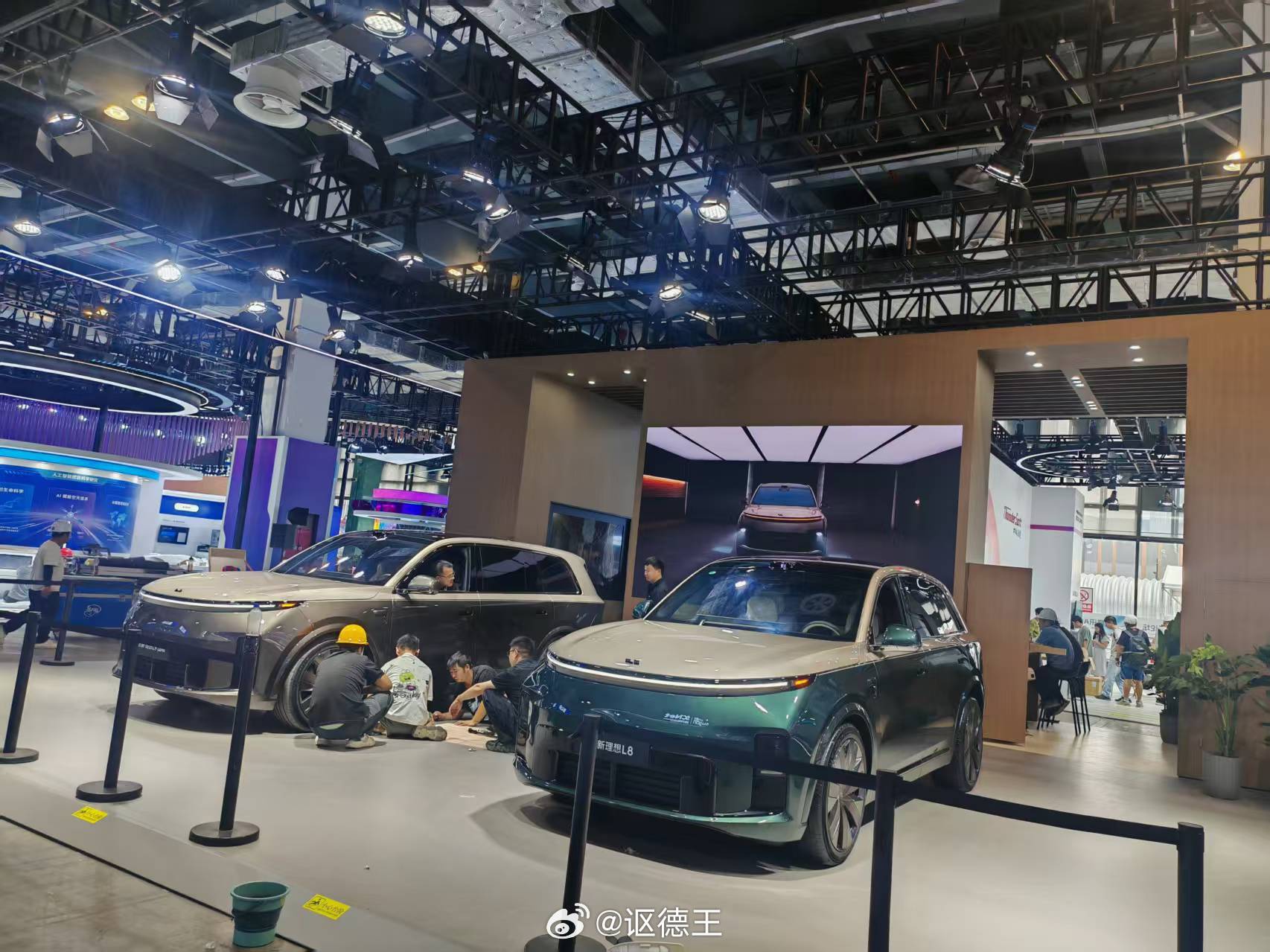 理想还参加了人工智能大会啊，也合理，现在毕竟是AI公司