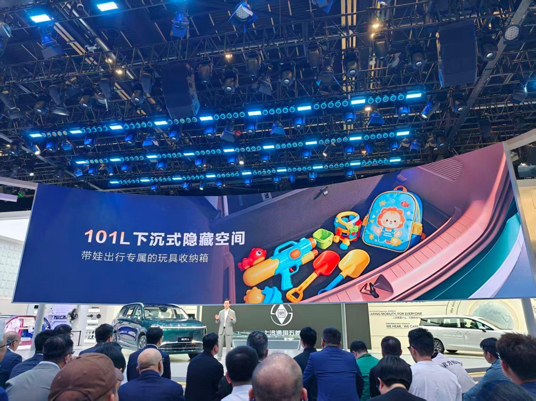 星光L盲订正式开始了，共五款配色可选，限时预定能享受最高30000的8重礼遇。我