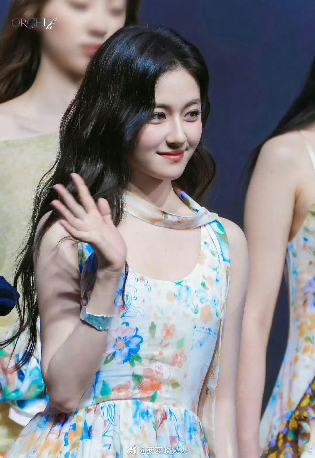 原相机下的李兰迪这不是挺美的吗兰迪还是那个美兰迪，原相机状态下还是很美啊！！！完