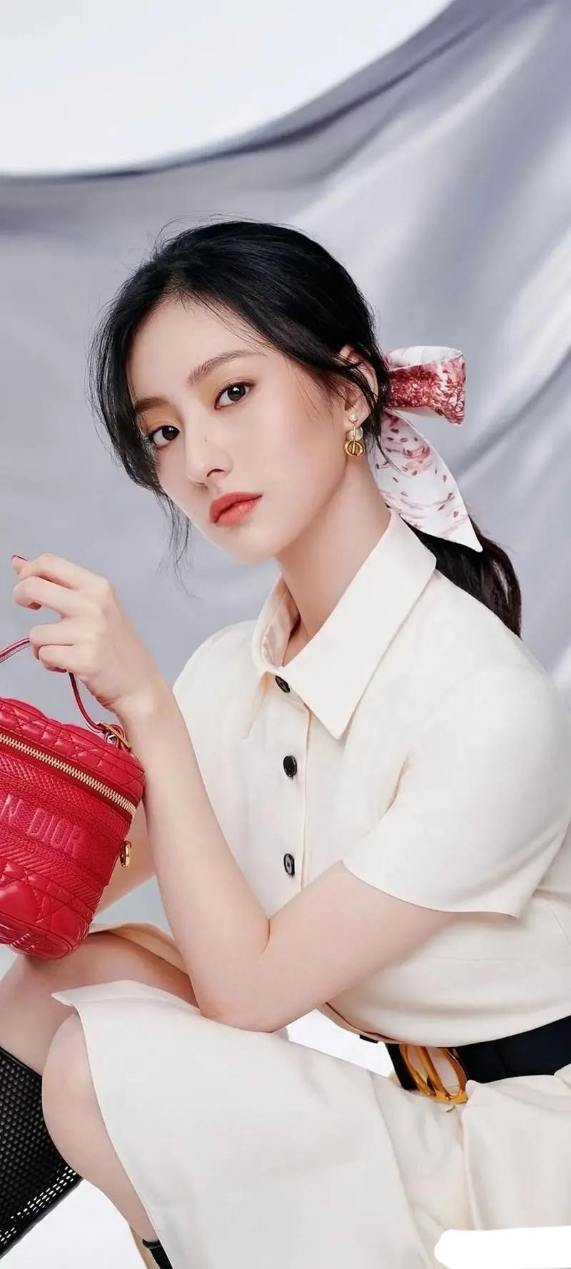 你们觉得于适的这些私生活绯闻，会对他有影响吗？对胡连馨会有影响吗？社会对桃色绯闻