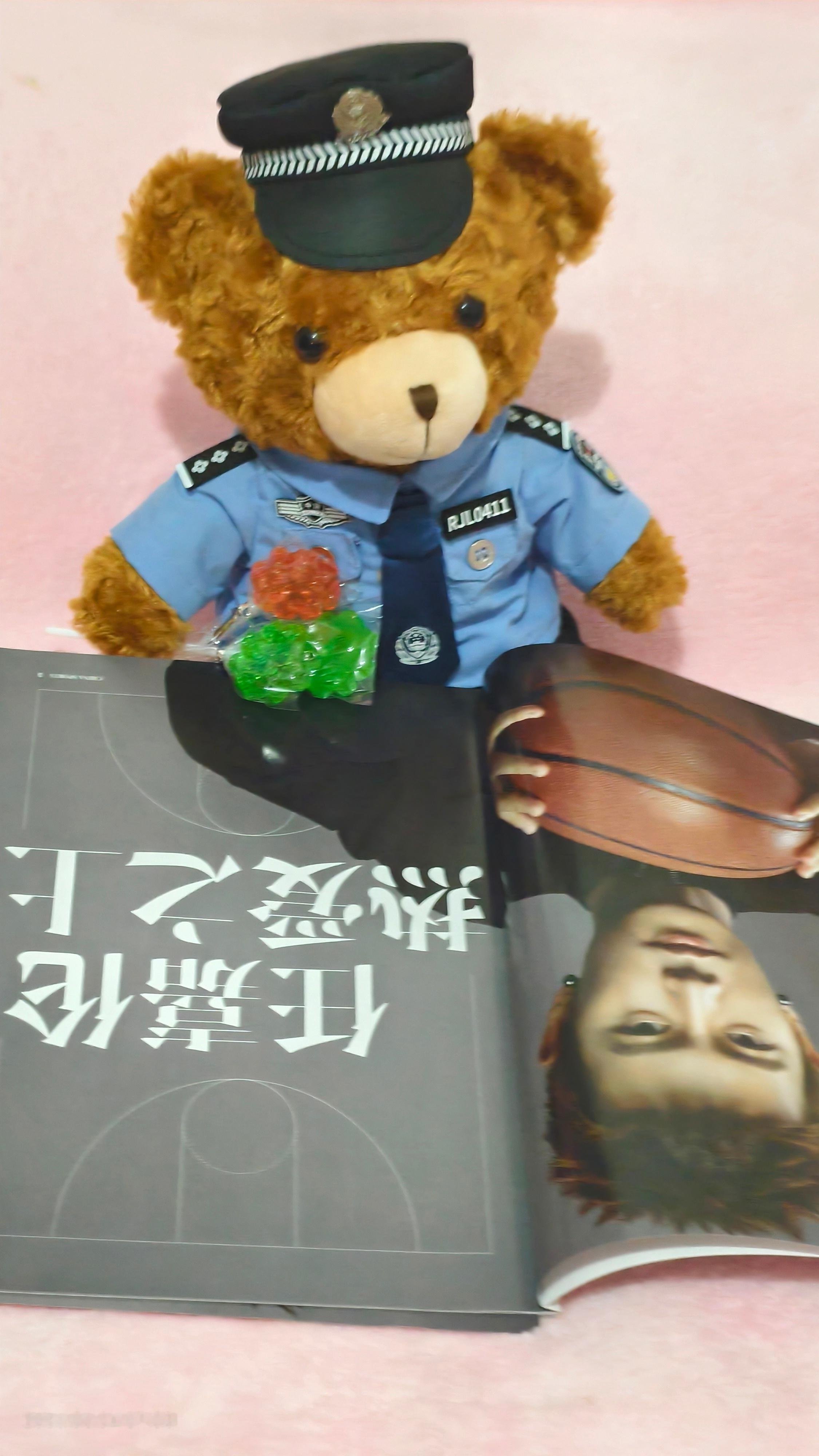 OMG……李sir👮🏻♂️好勤快啊……一大早就开始看《热爱之上》📖“你的心