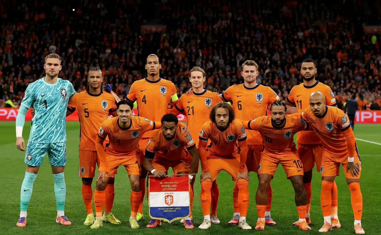 无冕之王荷兰队又进世界杯啦，理性分析他们能夺冠吗？

上次夺冠是欧洲杯，荷兰三剑
